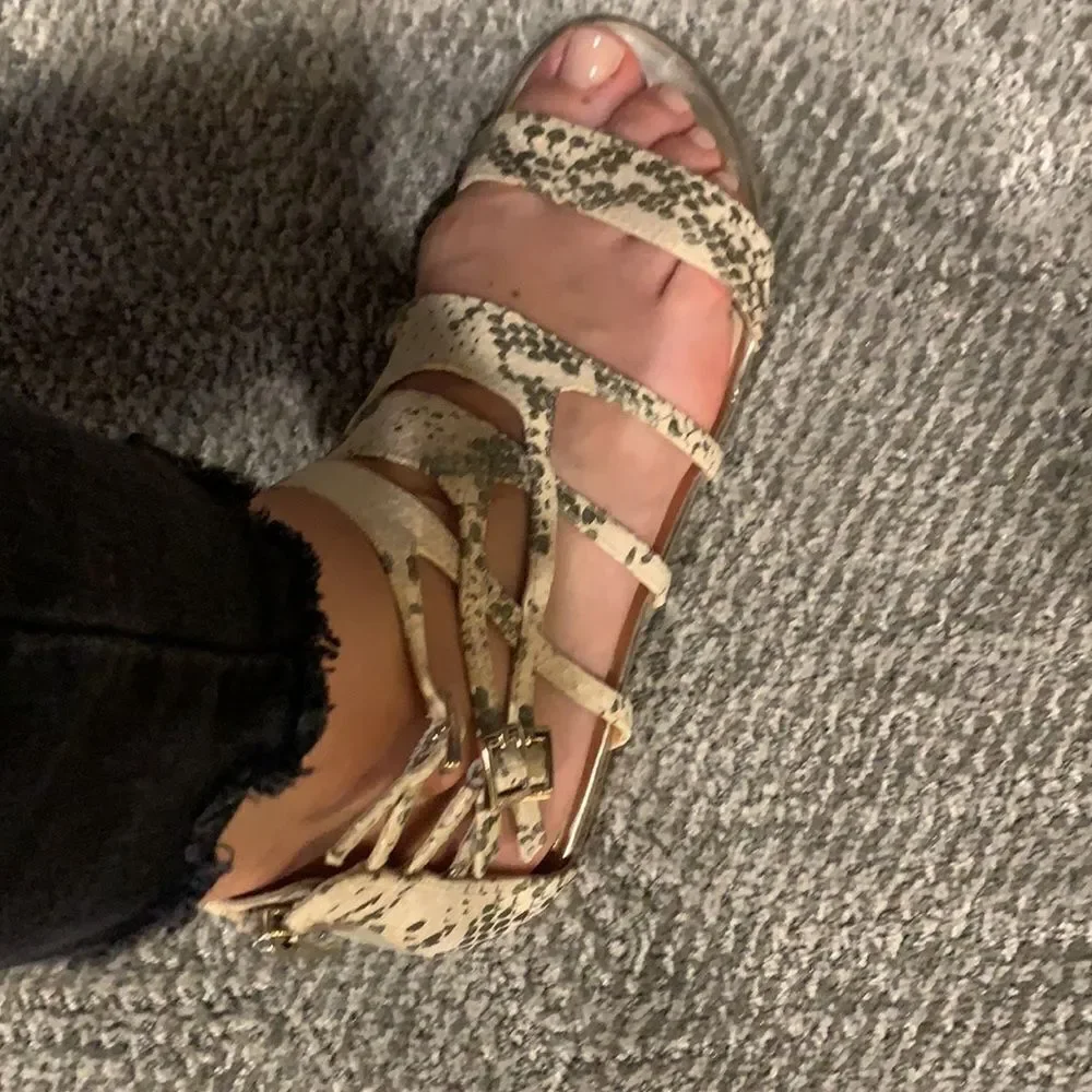 Vince Camuto “Hosanna” Sandal Size 7